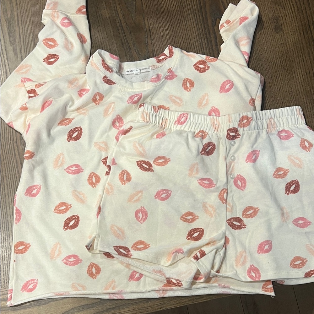 Women's Lip Print Pajama Set - Pink and White